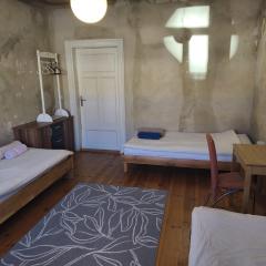 Grosses Privatzimmer mit Altbau-Charme