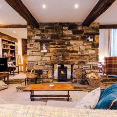 Modern 4 Bed Apartment in Cracoe North Yorkshire by Amber Stays Perfect for Big Groups and Leisure Stays, Sleep 8 and Parking