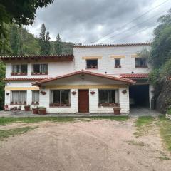 casa para 10-12 en la montaña, pileta y naturaleza