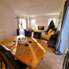 Modern home close to amenities and transport links