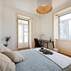 Private Suite with Balcony in a Coliving Apartment - Lisbon