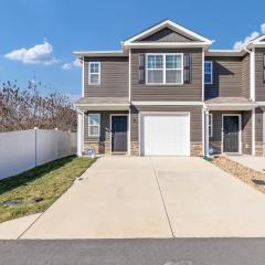 Stylish 3BR Getaway across Bristol Speedway