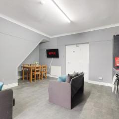 New! 4BR in Mitchell Street