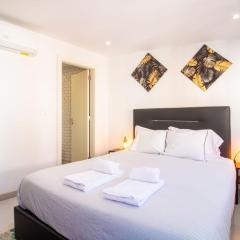 Alto da Lapa House w Parking by LovelyStay