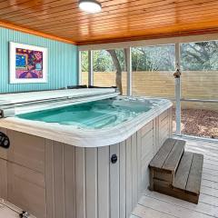 Hot Tub Screened Porch and Fenced Yard