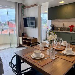 Apê a 100m do mar com piscina no condomínio