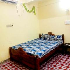 Hotel kameshwari Crown Inn - Near Station Railway