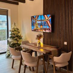 Domivka котедж із чаном-джакузі, каміном і кіно-зоною у Cлавську