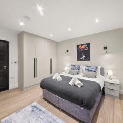 Modern 4 Bed 4 Bath Home in Reading Perfect for Business and Contractors with Free Parking!