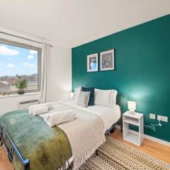 Modern 2 Bed Apartment in Greenwich, Perfect for Business & Contractors with Free Parking