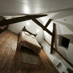 Maison pierres et poutres d'opale