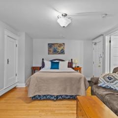 Modern Manor Studio WiFi Parking