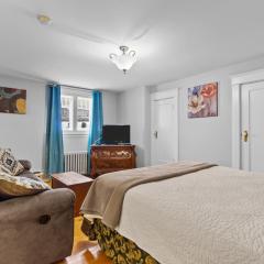 Modern Manor Studio WiFi Parking