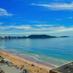 Cobertura GIGANTE na praia do morro