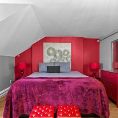 Downtown Gem 2BR Tub Parking