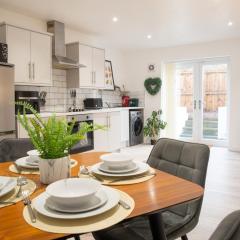 Casa Ysgol Corner Cozy & Modern 2-Bed Ground-Floor Apartment Free Parking & Fast WiFi