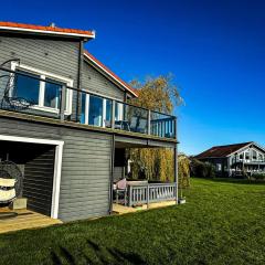 Oasis Stunning Lakefront Views in Fritton