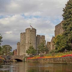 Canterbury City Retreat -2 Bedroom Home