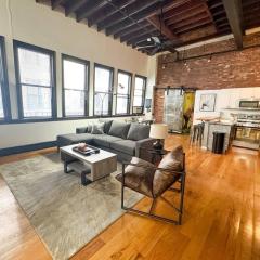 Expansive Back Bay Loft, Sleeps 4, 1B1B