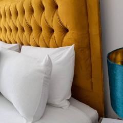 Central Location! 15 mins to Airport 2 mins to High Street and Station FREE PARKING!!