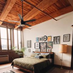 420 Friendly BOHO Loft Downtown KING suite FREE parking