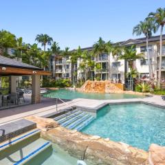 2-Bed Escape with Pool and BBQ Access