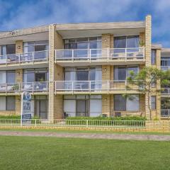 7 Flynns Beach Apartments