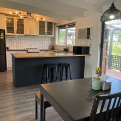 Peaceful 3BR Family Home with free Parking and Garden Oasis