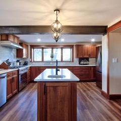 Vintage Terrace Spacious Historic Getaway Hot Tub