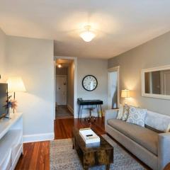 Bright City-View Stay by Public Transport