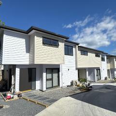 Boutique Hillside Heaven near AKLD Airport