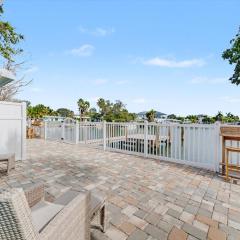 Waterfront & Pet Friendly Boat Dock Walk 2 Beach