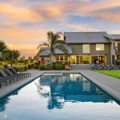 Coplan Vineyards by AvantStay 10-Acre Estate w Pool Spa Bocce Designer Interiors
