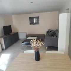 Cozy house, small garden and parking, train station on foot