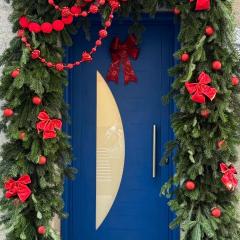 "Breeze" Aparthotel by Parrot`s House