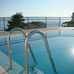 Mimice Bay Apartments
