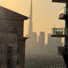 Modern 1BR with Pool & Gym, Burj Khalifa View, Al Jaddaf