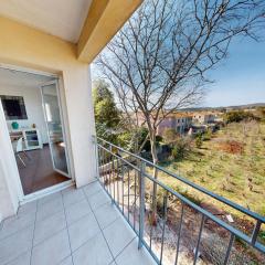 Frontignan : Appartement 2 pièces avec terrasse, parking, proche plage et commerces - FR-1-785-5