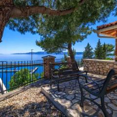 Apartments with Pool in Novi Vinodolski 39520