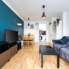 Chic 1-Bed Dublin Flat with Balcony Near Jameson Distillery and 15 Mins to Centre