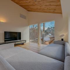 Chalet Hikaru - A Light-Filled Luxury Retreat 4BR