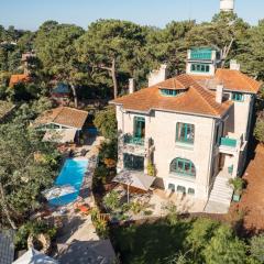 VILLA L'ARGENTINE - for 13 people - heated swimming pool sauna and jacuzzi