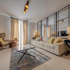 Designer 2-bedroom apartment near the sea