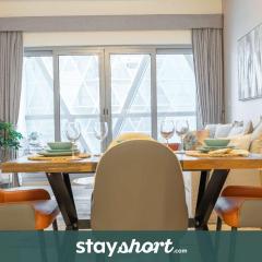StayShort - Stylish DIFC Apartment Sleeps 4 with Pool & Gym