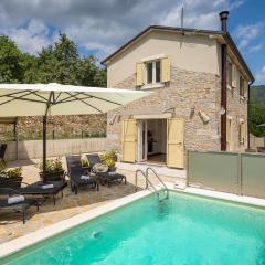 Rustic villa Casa Mavretici with pool in Motovun