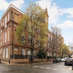 Modern 2 bed home with parking and easy access