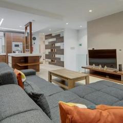 Shanti - a Luxury 3BR House with Rooftop Terrace