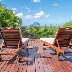 3 private bedrooms with panoramic views of Morne