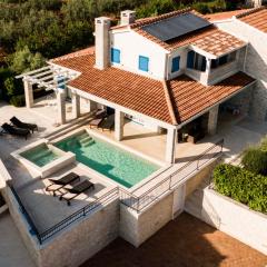 Beautiful Villa Torre III with sauna in Tar