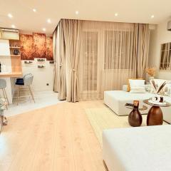 Lux Boutique 2 BDR apartment right next ski gondola lift